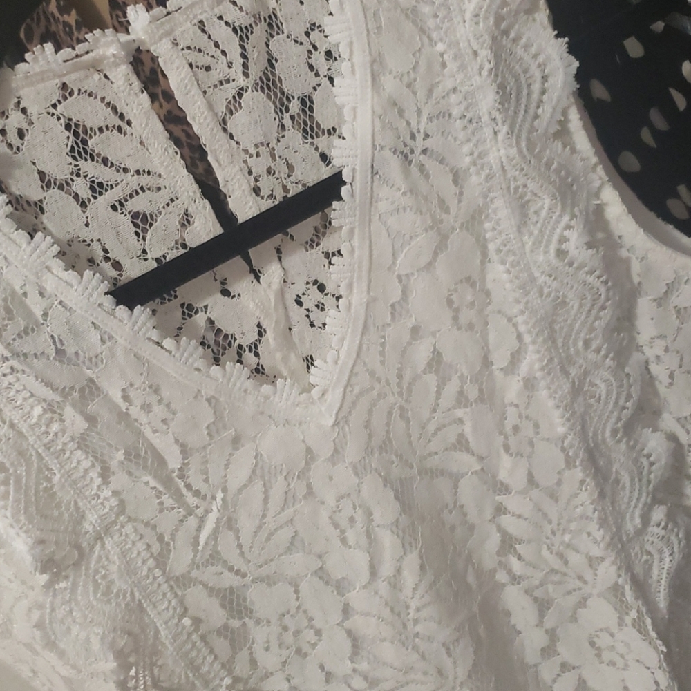 🍁New White lace tank - Picture 8 of 12